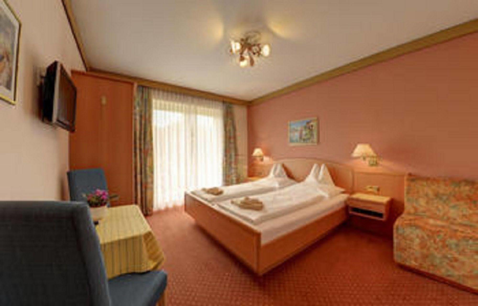 Fruehstueckspension Haus Golker Seeboden Bagian luar foto